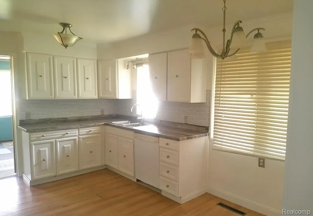 433 Crestview Street Flushing City MI 48433