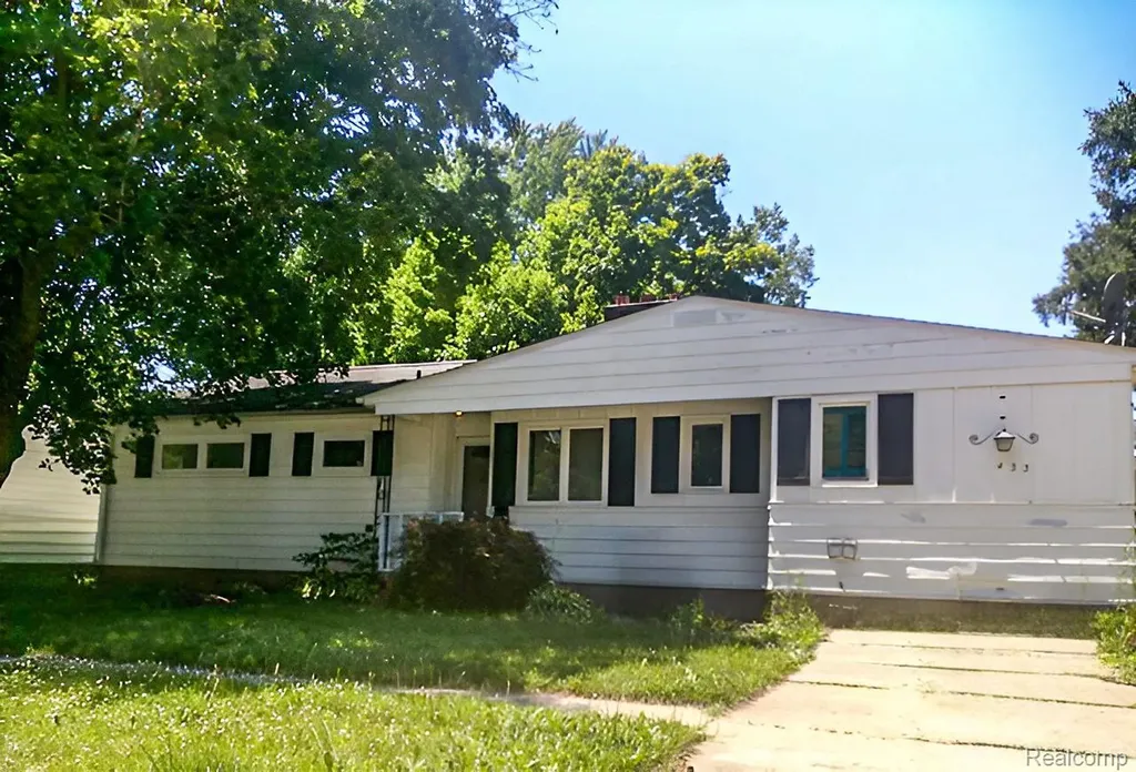 433 Crestview Street Flushing City MI 48433