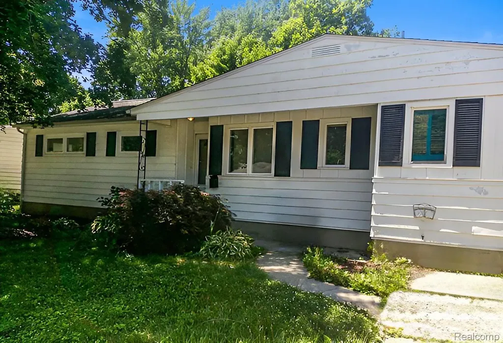 433 Crestview Street Flushing City MI 48433