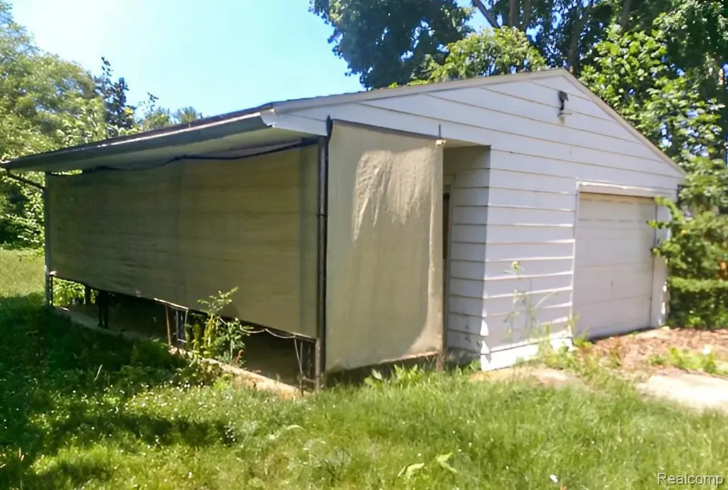433 Crestview Street Flushing City MI 48433