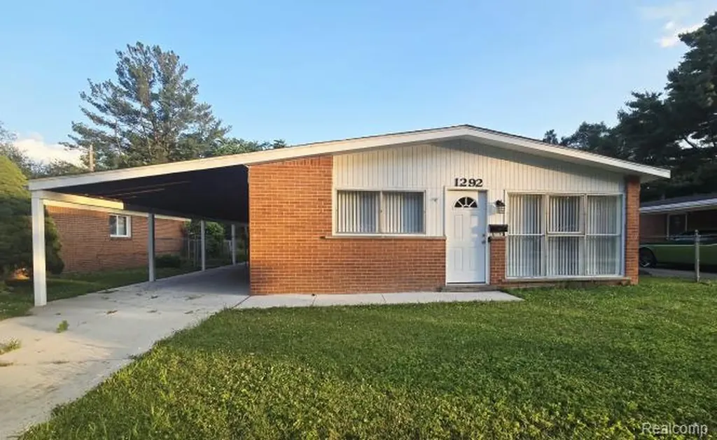 1292 Moulin Avenue Madison Heights City MI 48071