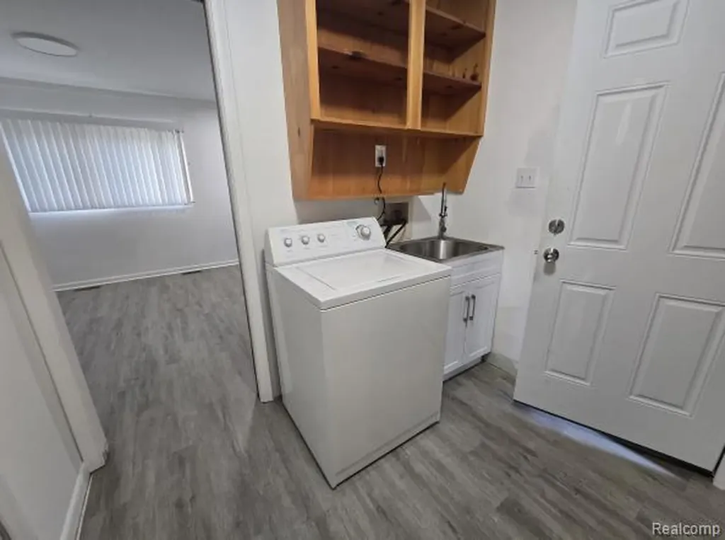 1292 Moulin Avenue Madison Heights City MI 48071