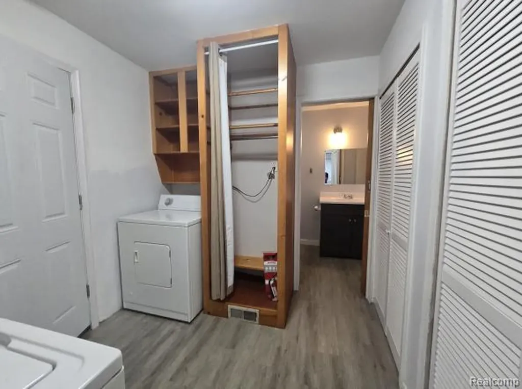 1292 Moulin Avenue Madison Heights City MI 48071