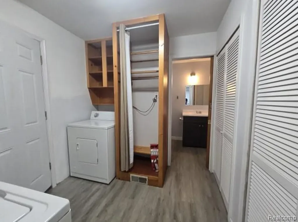 1292 Moulin Avenue Madison Heights City MI 48071