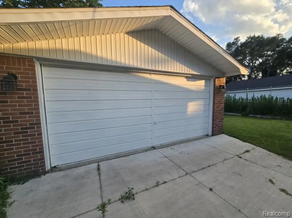 1292 Moulin Avenue Madison Heights City MI 48071