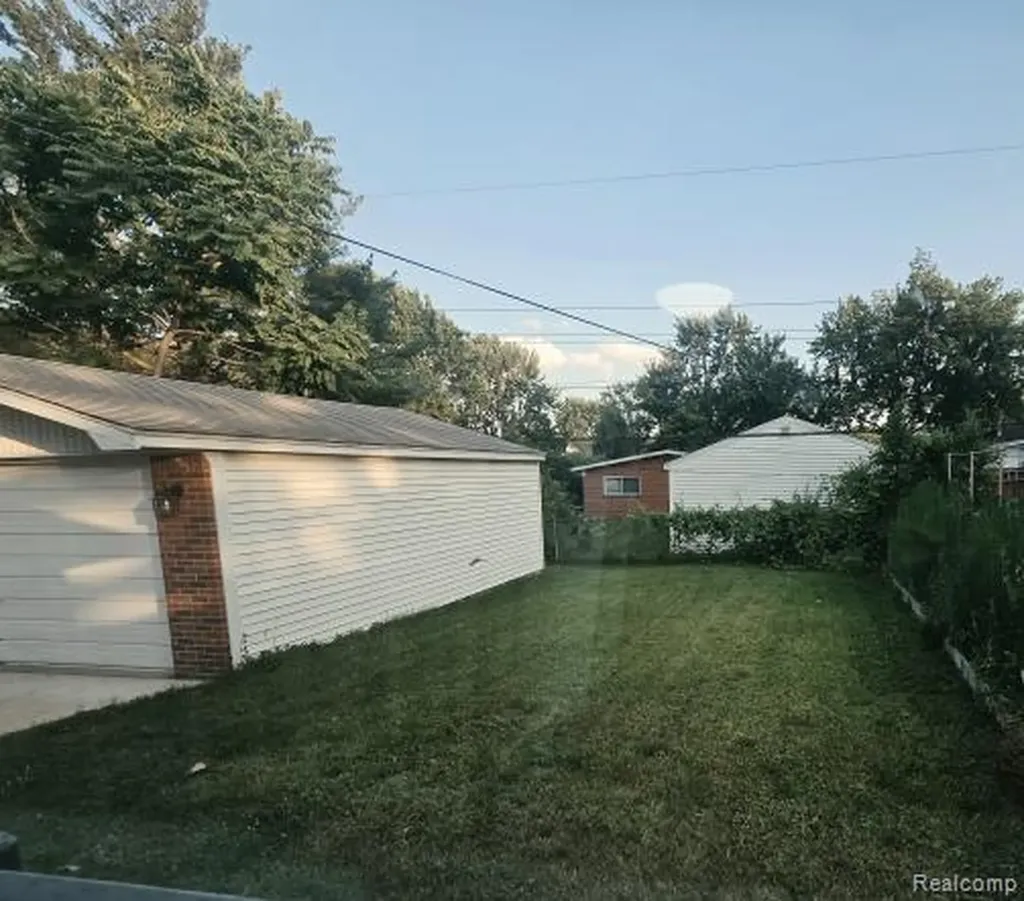 1292 Moulin Avenue Madison Heights City MI 48071