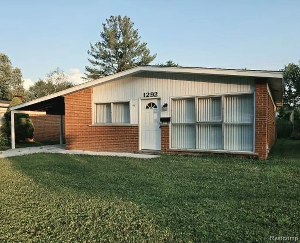 1292 Moulin Avenue Madison Heights City MI 48071