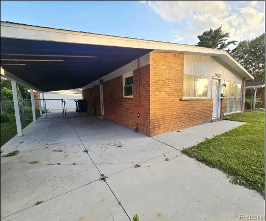 1292 Moulin Avenue Madison Heights City MI 48071