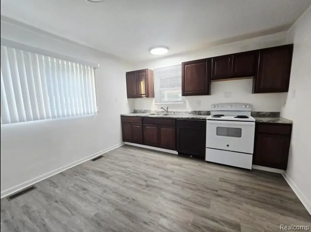 1292 Moulin Avenue Madison Heights City MI 48071