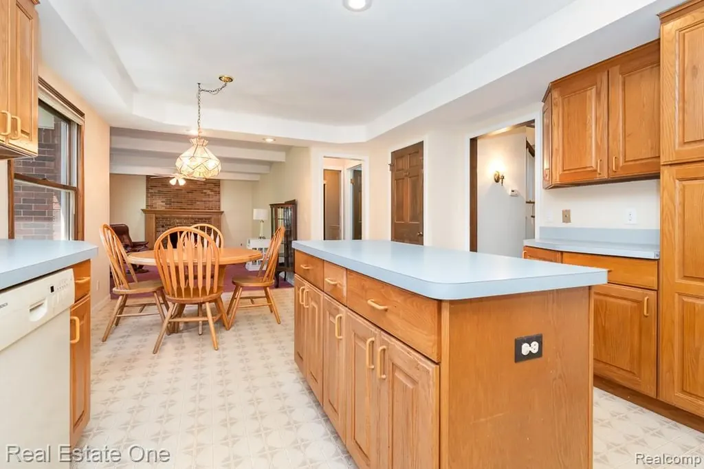 2633 New England Drive Rochester Hills City MI 48309