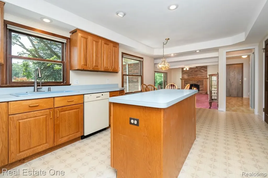 2633 New England Drive Rochester Hills City MI 48309