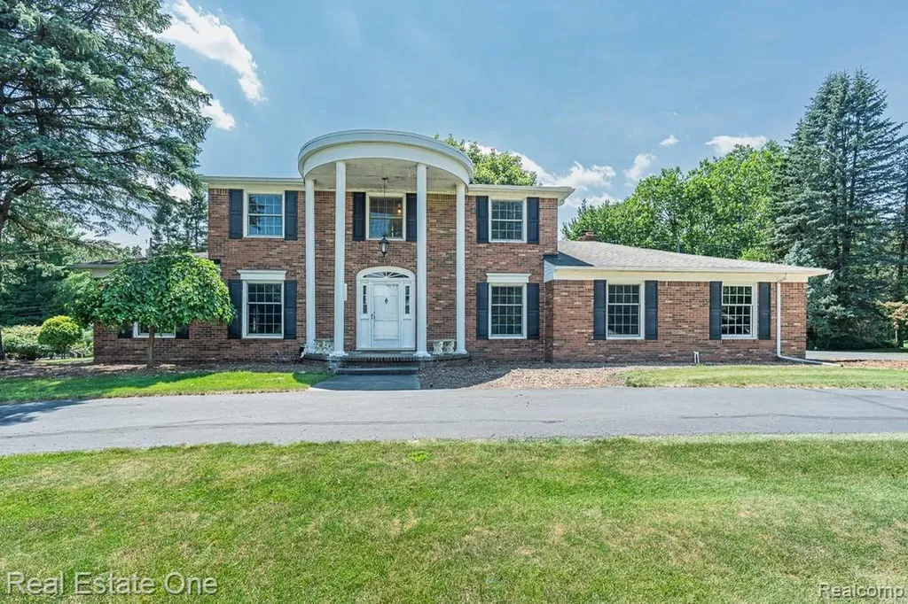 2633 New England Drive Rochester Hills City MI 48309