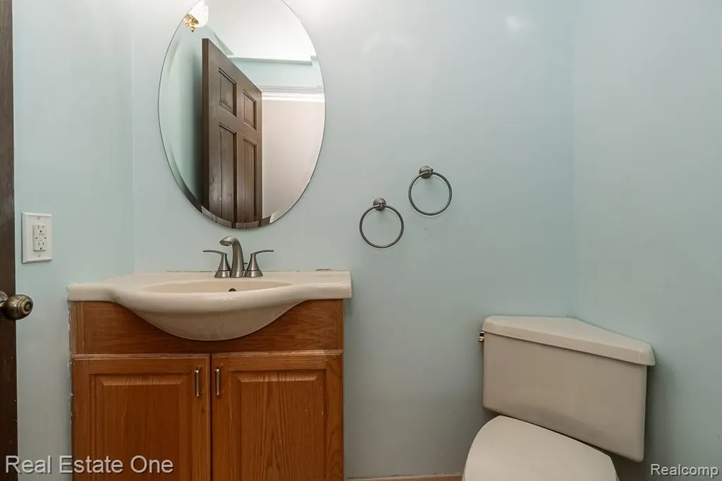 2633 New England Drive Rochester Hills City MI 48309