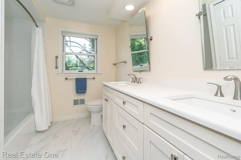 2633 New England Drive Rochester Hills City MI 48309