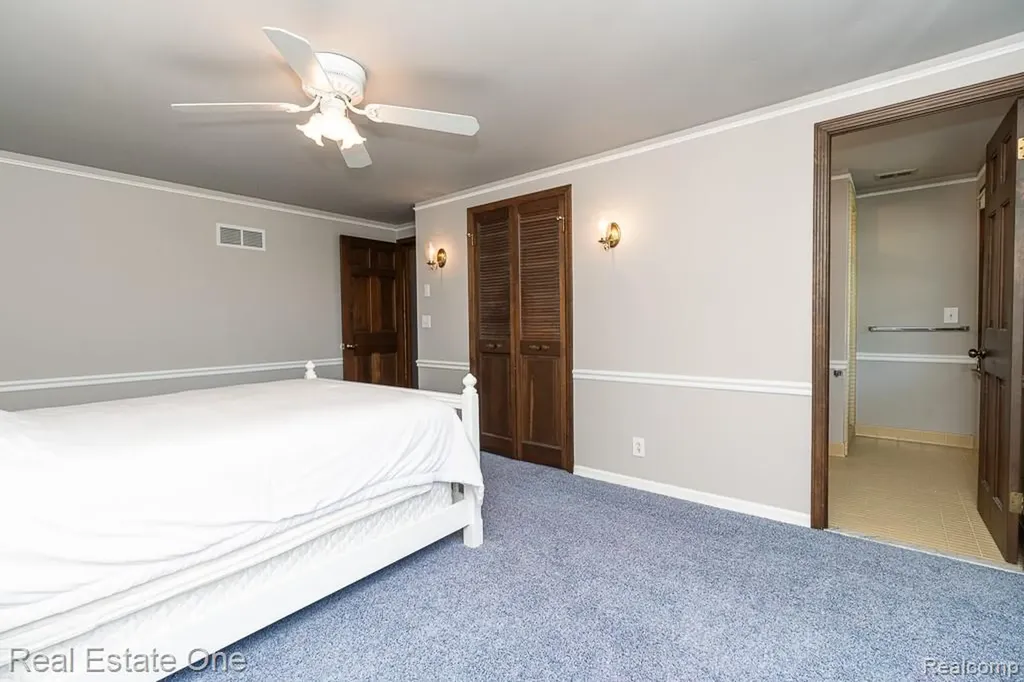 2633 New England Drive Rochester Hills City MI 48309