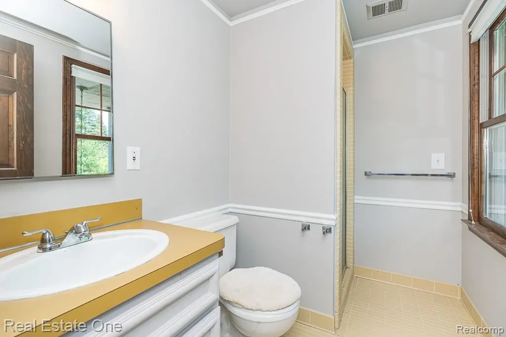 2633 New England Drive Rochester Hills City MI 48309