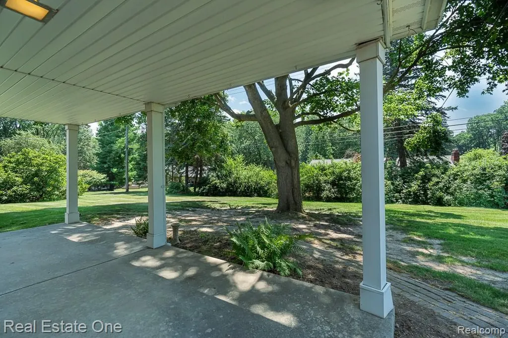 2633 New England Drive Rochester Hills City MI 48309