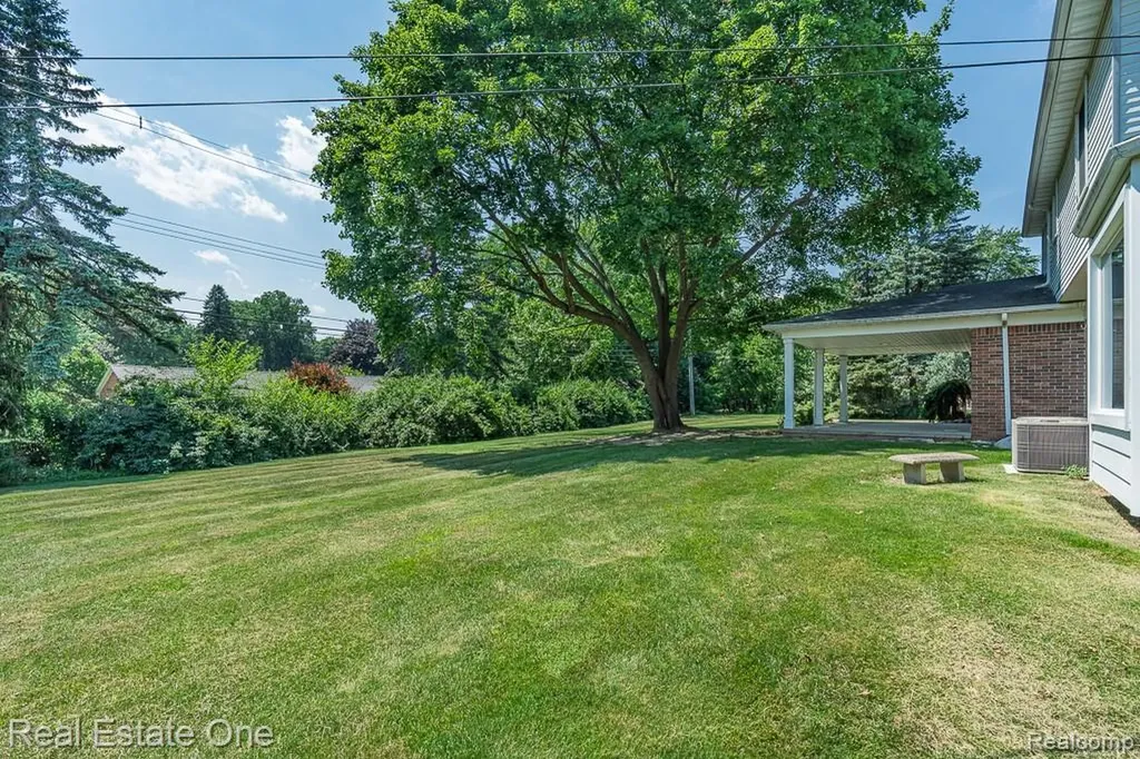 2633 New England Drive Rochester Hills City MI 48309