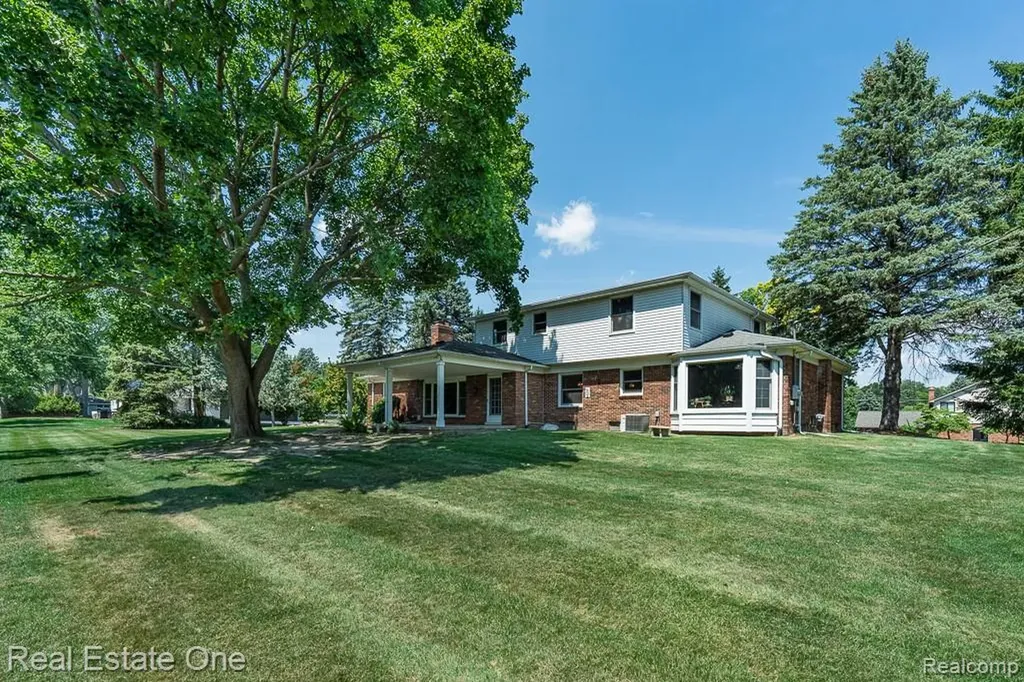2633 New England Drive Rochester Hills City MI 48309