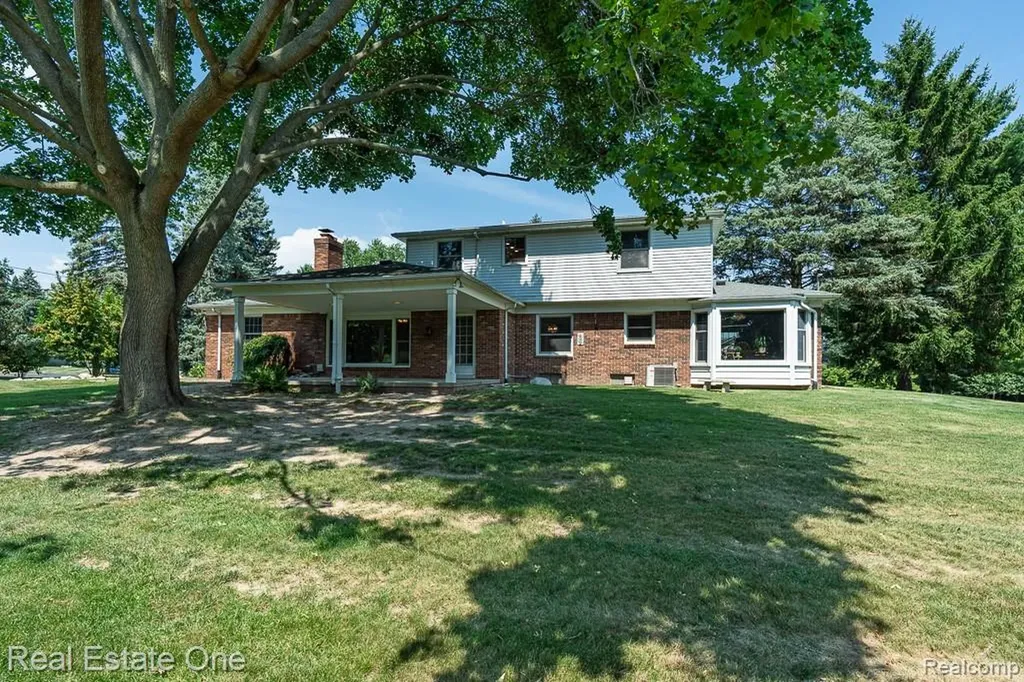2633 New England Drive Rochester Hills City MI 48309