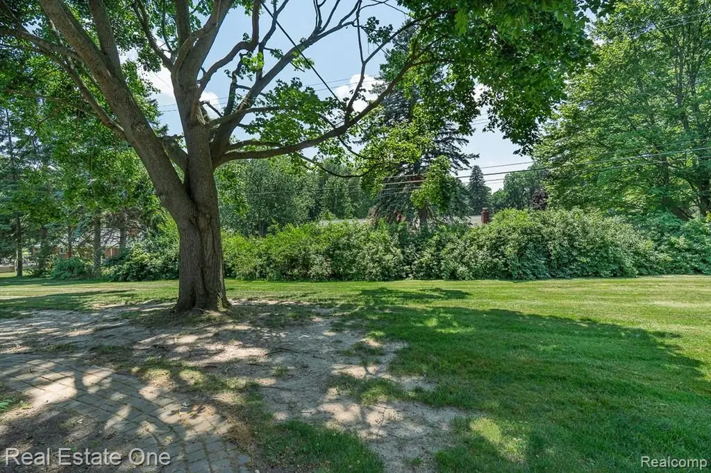 2633 New England Drive Rochester Hills City MI 48309