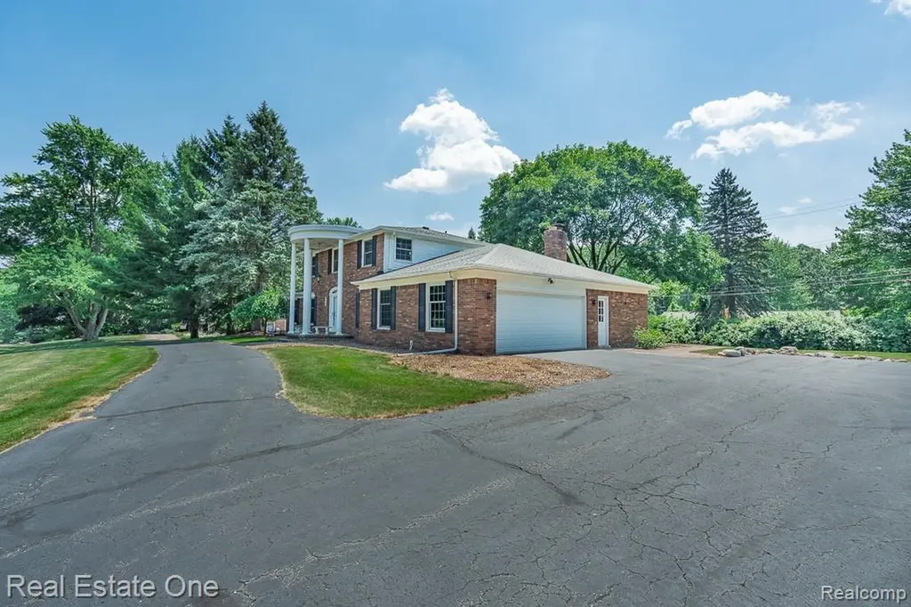 2633 New England Drive Rochester Hills City MI 48309