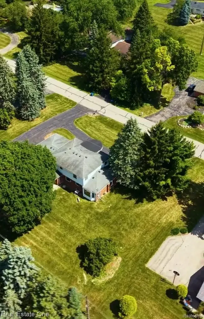 2633 New England Drive Rochester Hills City MI 48309