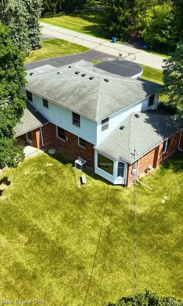 2633 New England Drive Rochester Hills City MI 48309