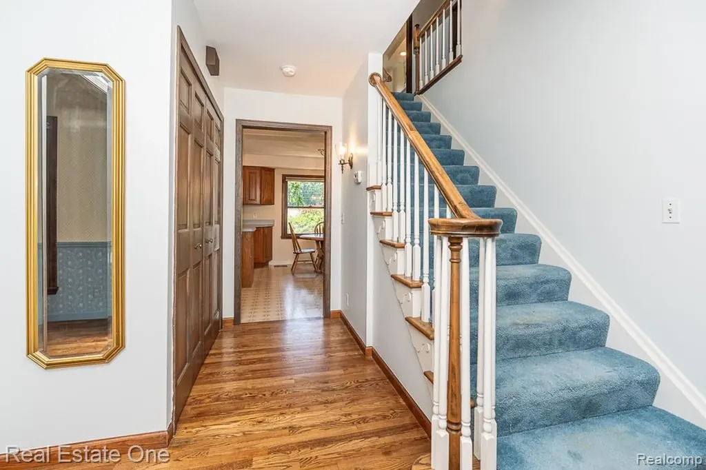 2633 New England Drive Rochester Hills City MI 48309