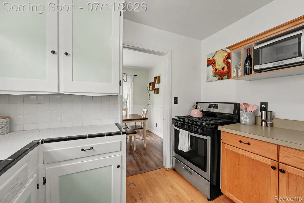 2904 Crooks Road Royal Oak City MI 48073