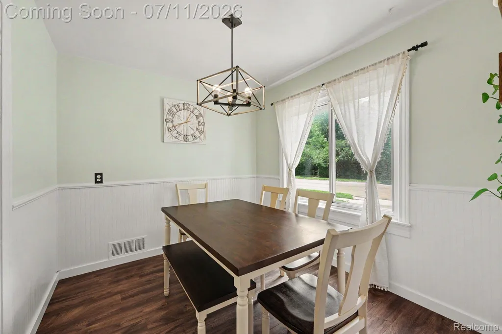 2904 Crooks Road Royal Oak City MI 48073