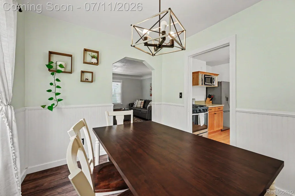 2904 Crooks Road Royal Oak City MI 48073