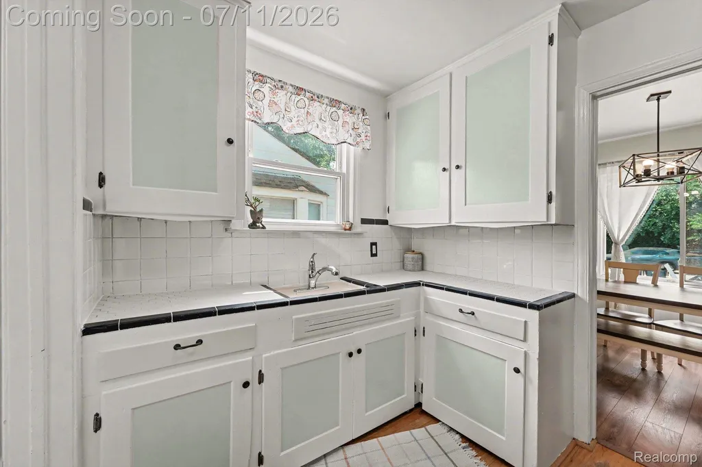 2904 Crooks Road Royal Oak City MI 48073