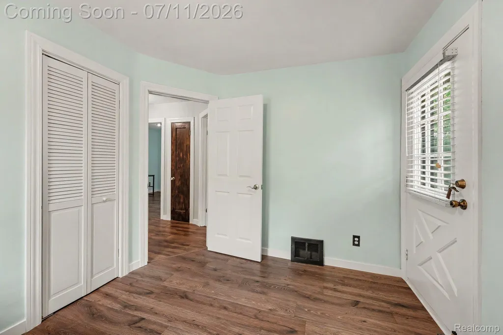 2904 Crooks Road Royal Oak City MI 48073