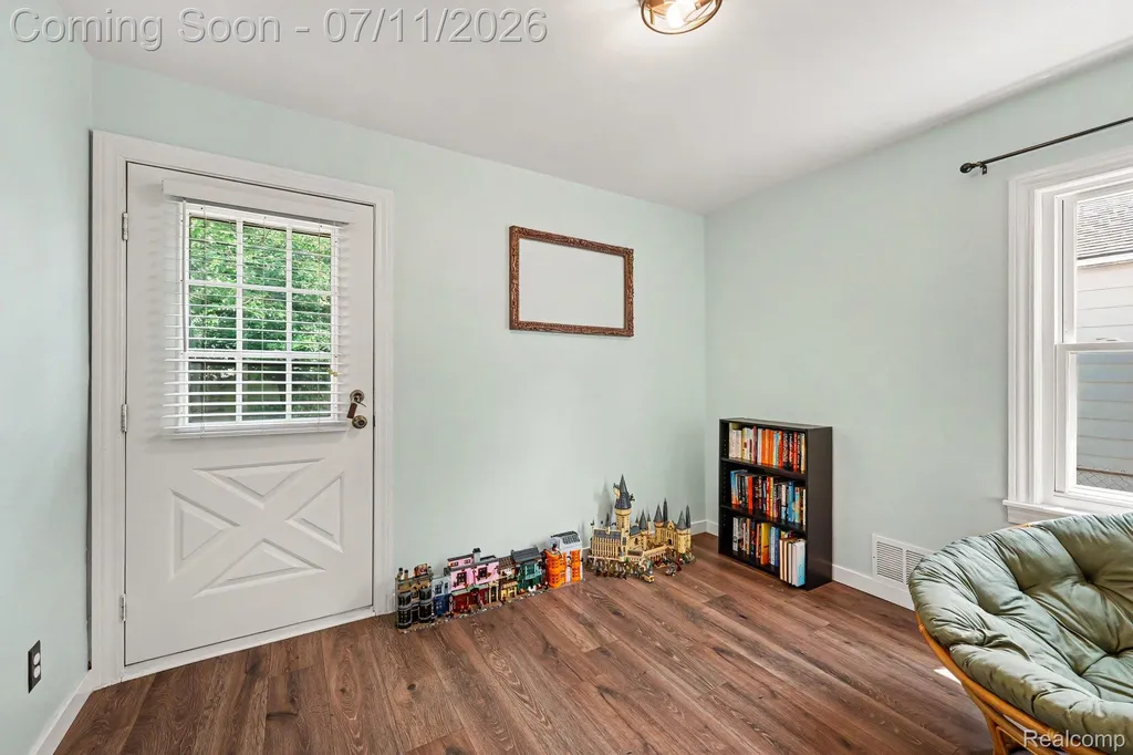 2904 Crooks Road Royal Oak City MI 48073