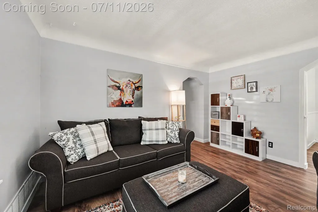 2904 Crooks Road Royal Oak City MI 48073