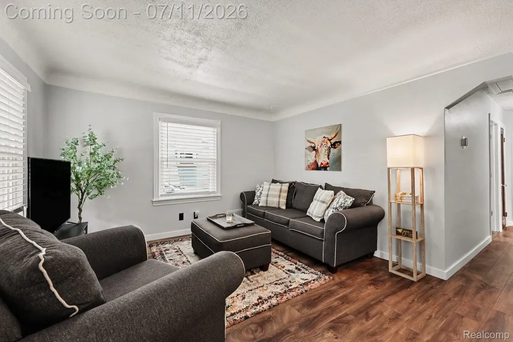 2904 Crooks Road Royal Oak City MI 48073
