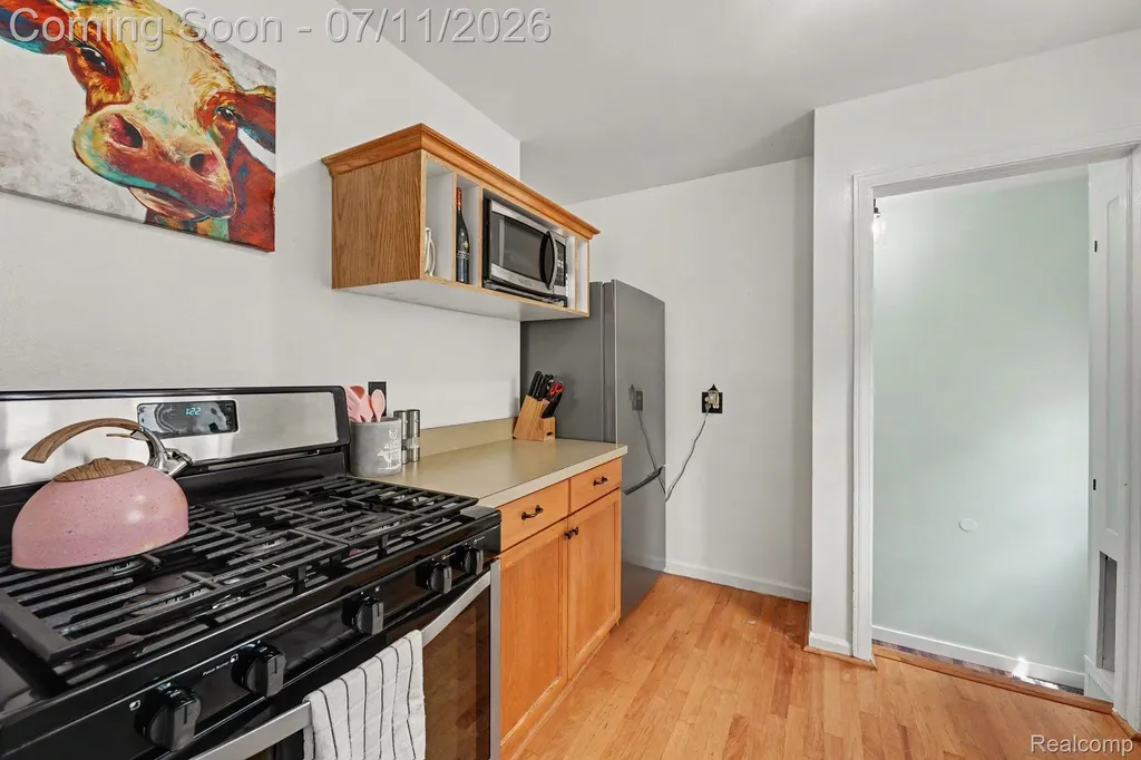 2904 Crooks Road Royal Oak City MI 48073
