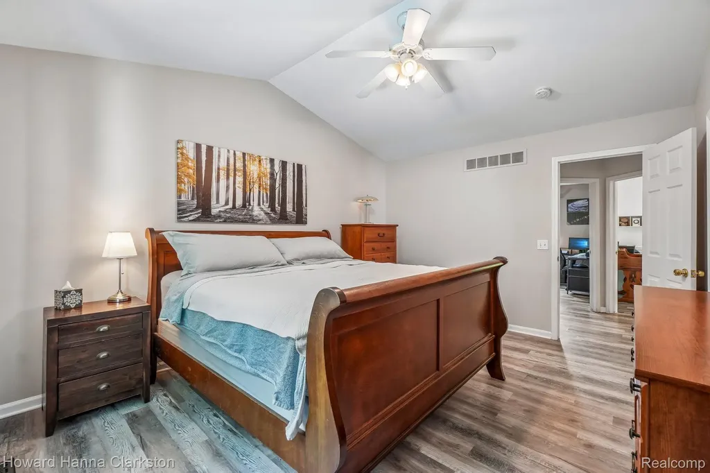 2787 Riverside Drive Waterford Charter Township MI 48329