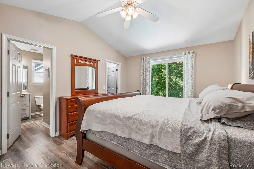2787 Riverside Drive Waterford Charter Township MI 48329