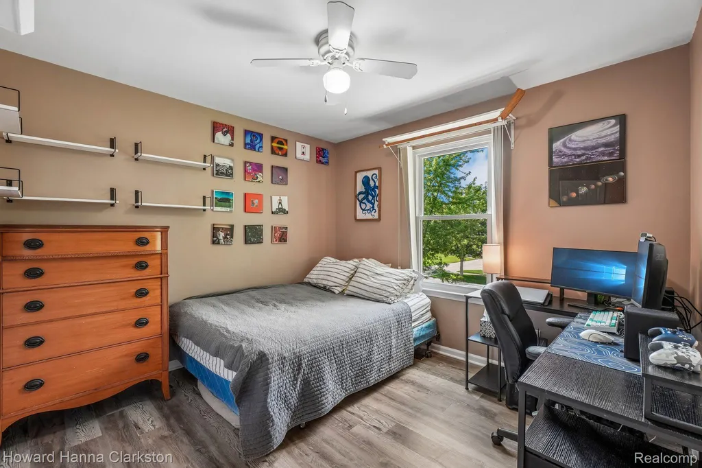 2787 Riverside Drive Waterford Charter Township MI 48329