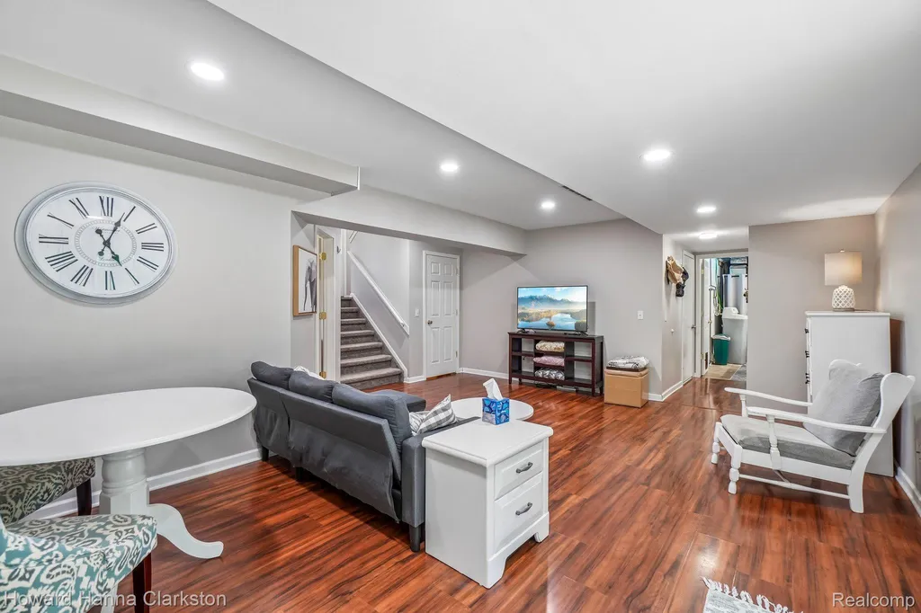 2787 Riverside Drive Waterford Charter Township MI 48329