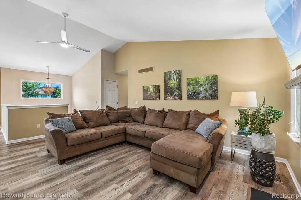 2787 Riverside Drive Waterford Charter Township MI 48329