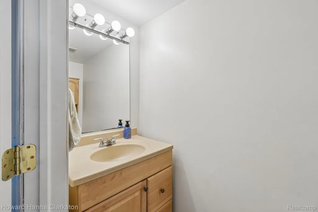 2787 Riverside Drive Waterford Charter Township MI 48329