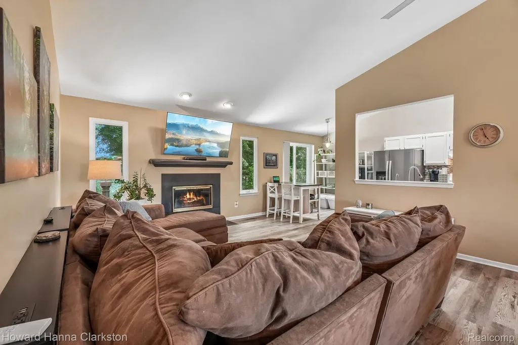 2787 Riverside Drive Waterford Charter Township MI 48329