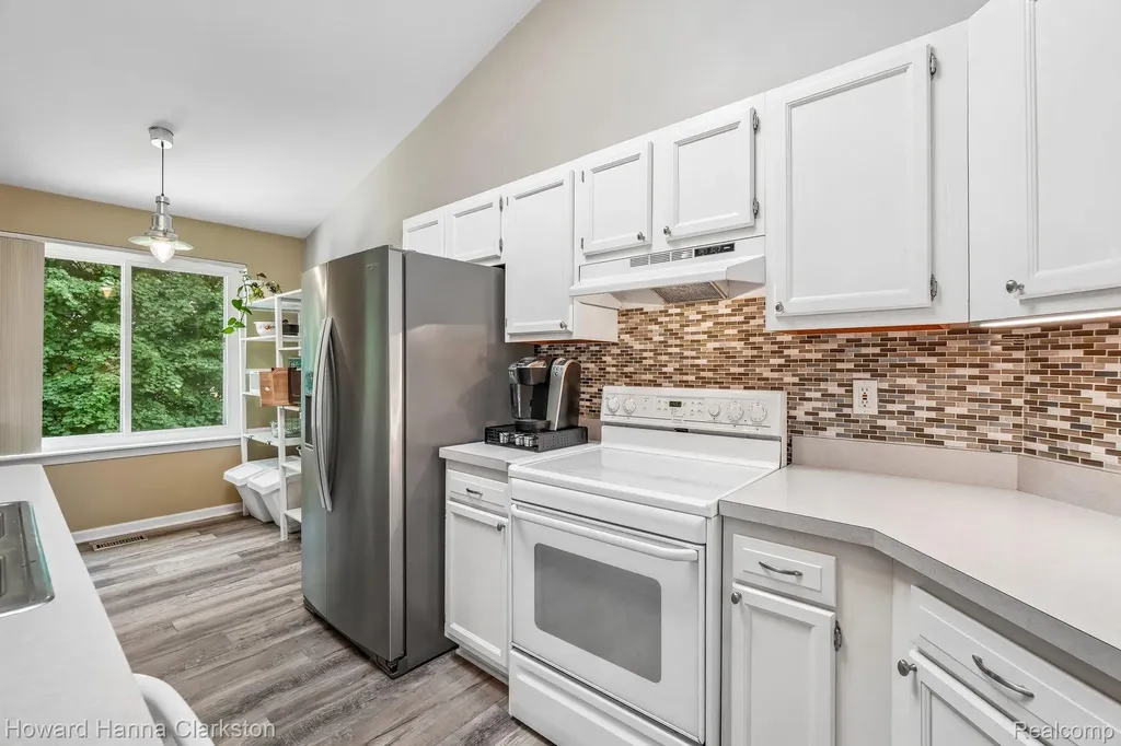 2787 Riverside Drive Waterford Charter Township MI 48329