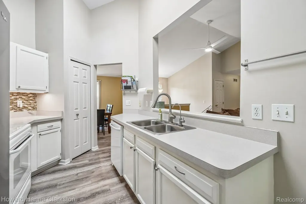 2787 Riverside Drive Waterford Charter Township MI 48329