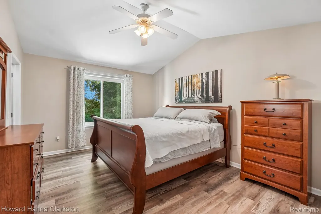 2787 Riverside Drive Waterford Charter Township MI 48329