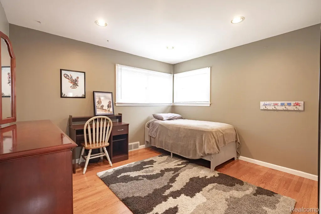 6905 Lathers Street Garden City City MI 48135