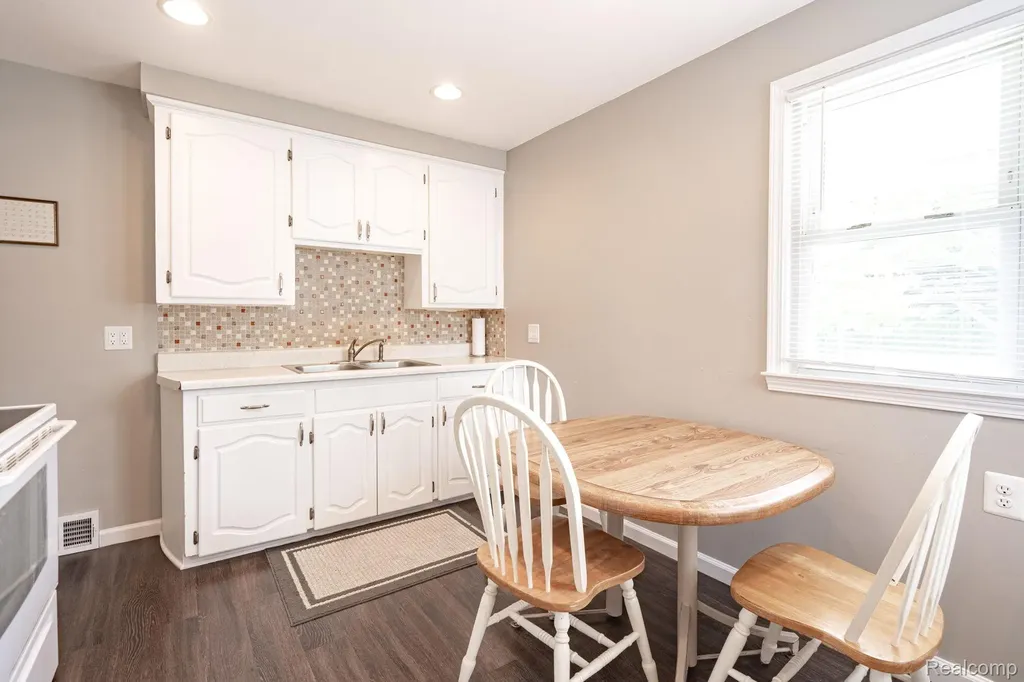 6905 Lathers Street Garden City City MI 48135